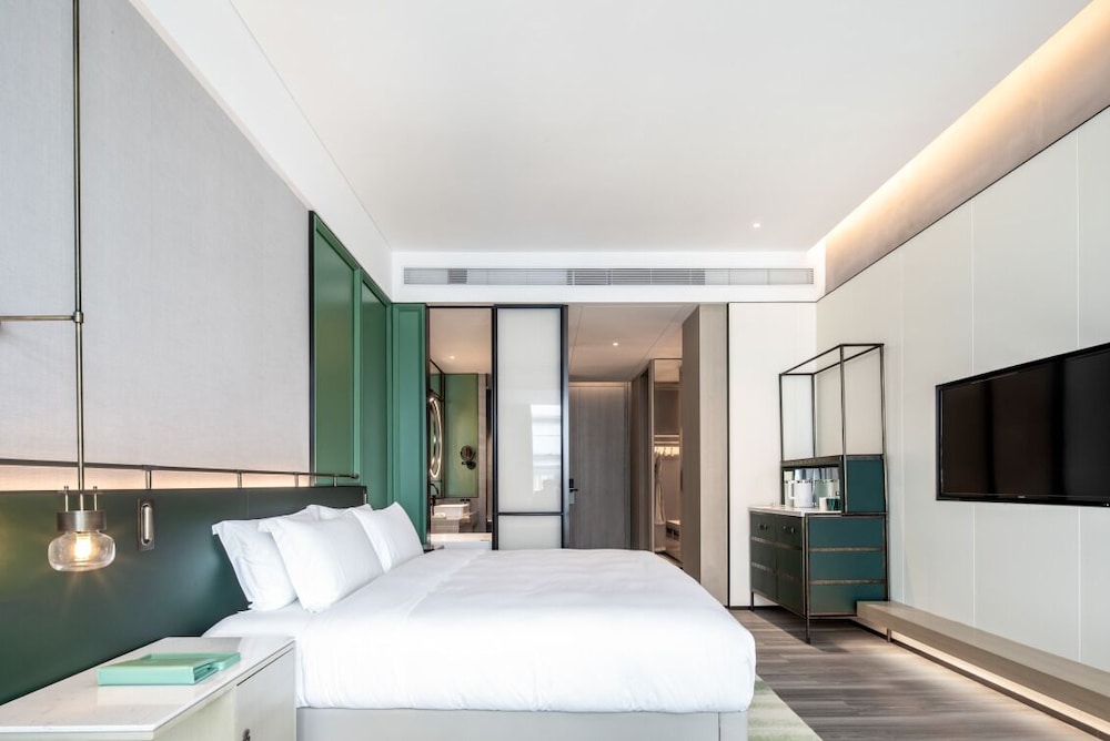 Grande Deluxe King Size Bed Room