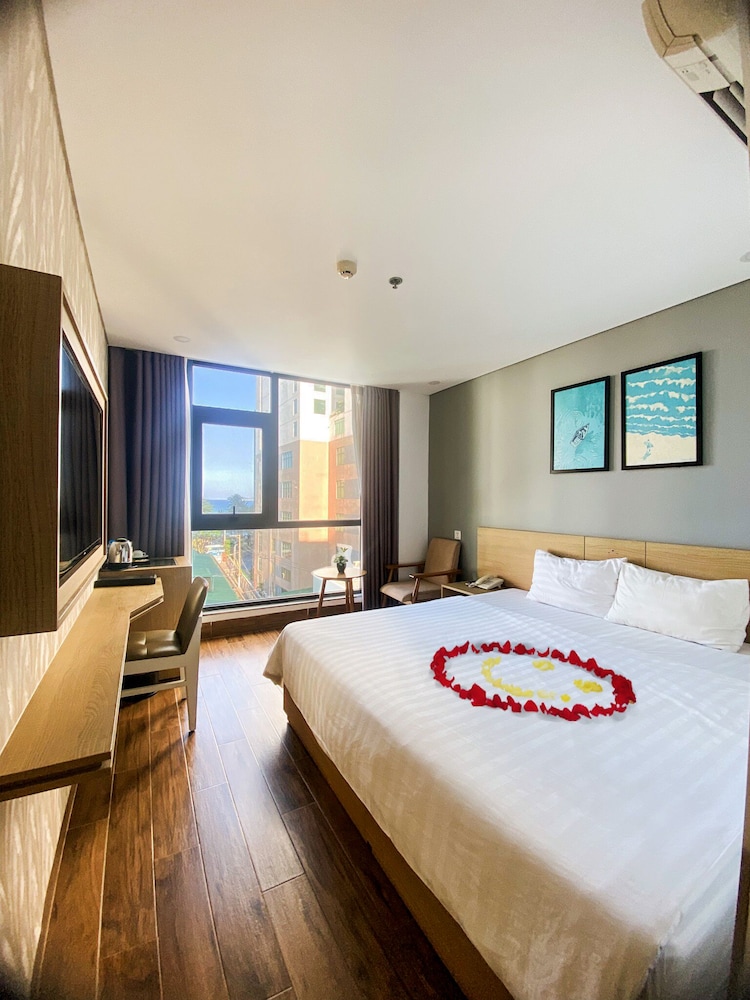 Premier Double or Twin Room, Window photo 3