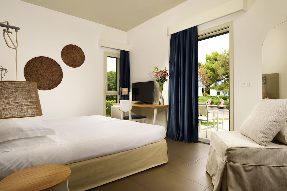 Superior Villa (Double | 1 Single Bed) - Photo 1