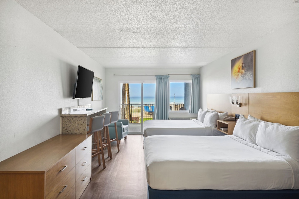 Room, 2 Queen Beds, Kitchen, Beachfront (Walkout, Split Accommodations) - Photo 2