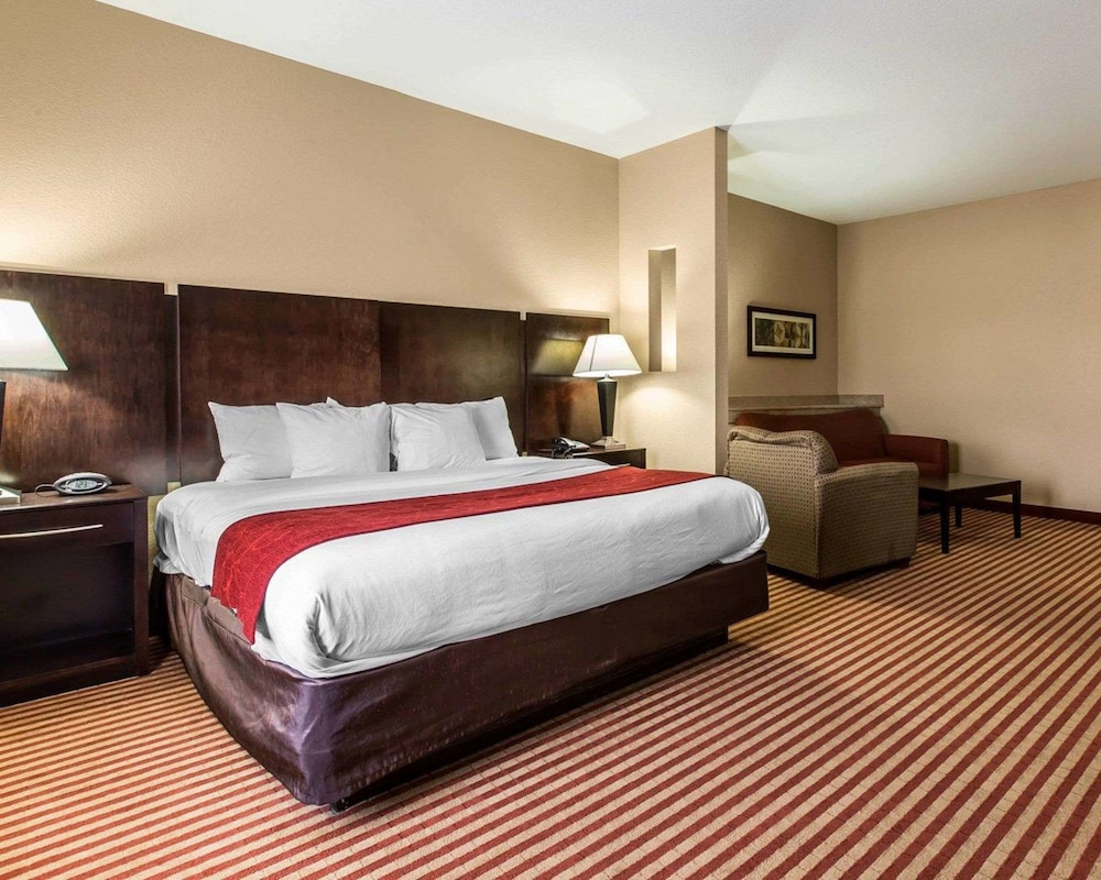 Suite, 1 King Bed with Sofa bed, Non Smoking - Photo 2