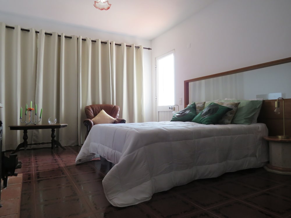 Traditional Apartment, 1 King Bed, Fireplace, Ocean View photo 3