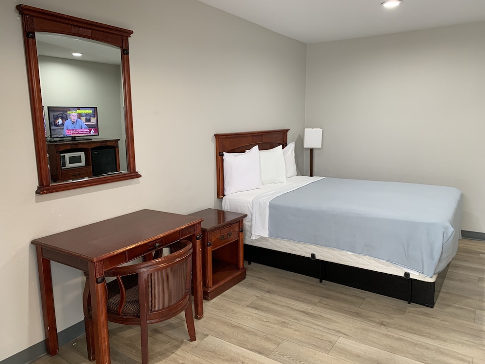 Standard Room, 1 Queen Bed - Photo 2