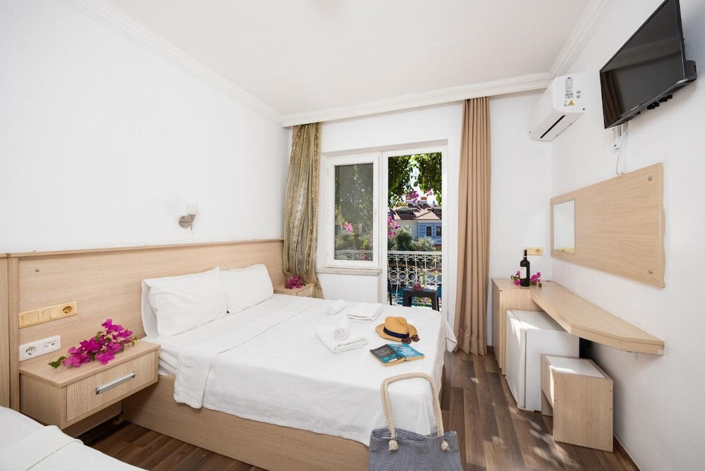 Triple Room, Balcony, Pool View photo 1