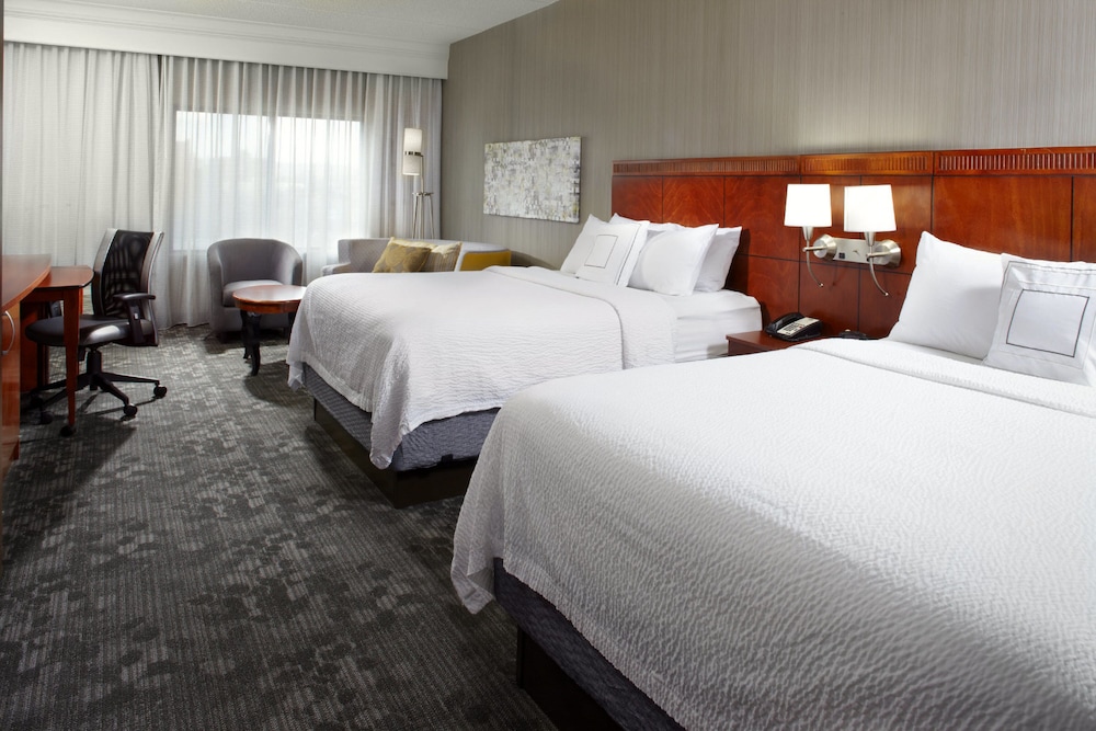 Room, 2 Queen Beds (Mobility/Hearing Accessible, Tub) - Photo 3