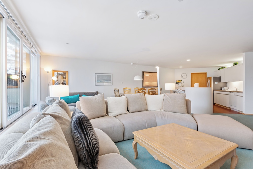 Basic Condo, 2 Bedrooms