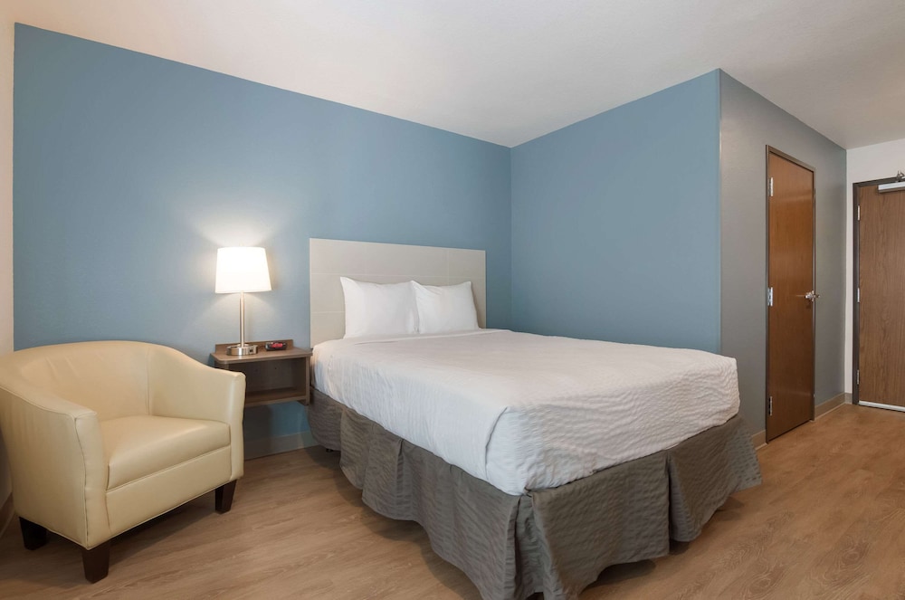 Standard Room, 1 Queen Bed, Non Smoking photo 2