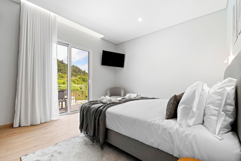Deluxe Double Room with Balcony photo 1