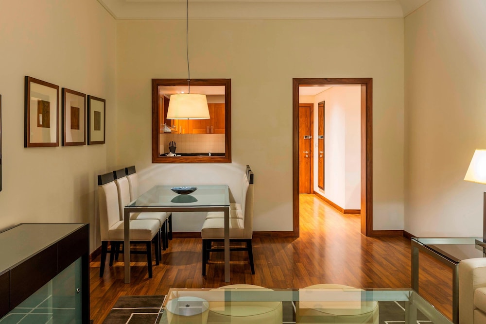 Three Bedroom, Kitchen, Family Suite, King or Twin