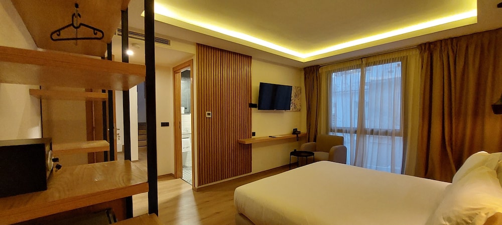 Standard Double Room - Photo 13