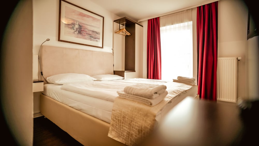 Economy Double Room photo 3