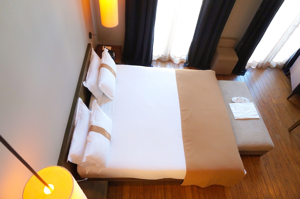 Suite - Photo 12