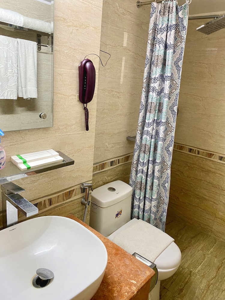 Deluxe Twin Room, City View - Photo 6