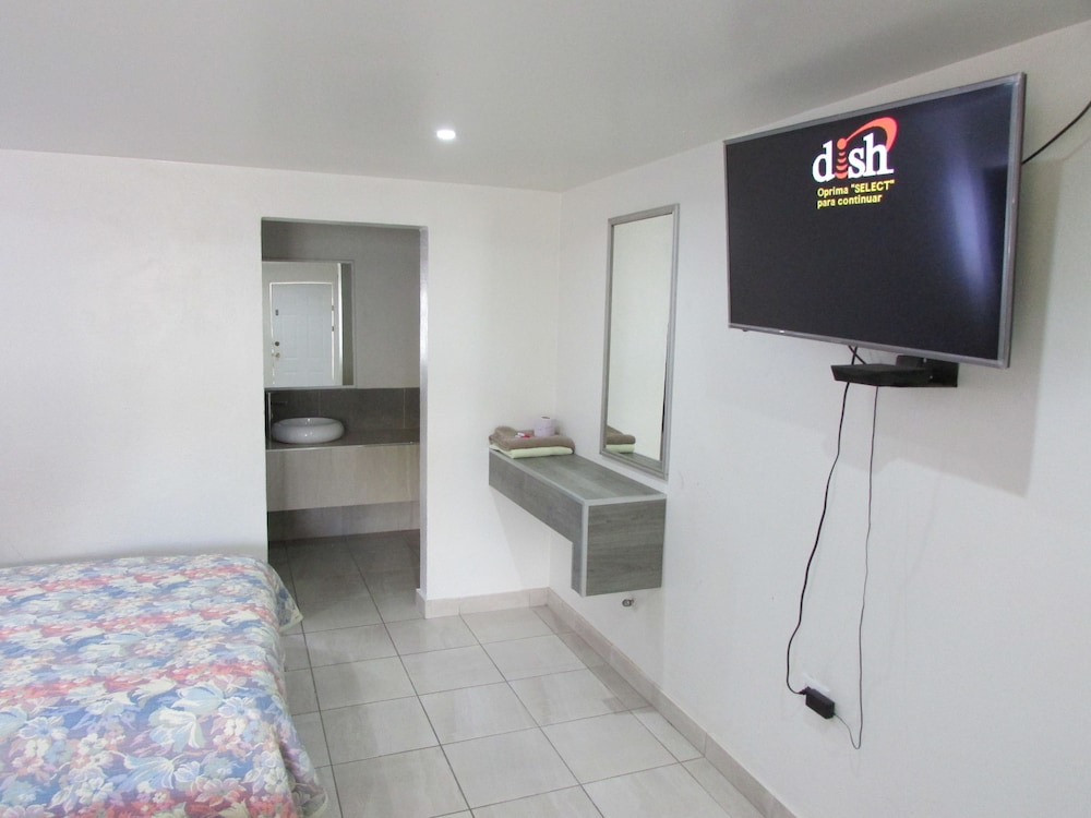 Standard Quadruple Room, 2 Double Beds photo 2