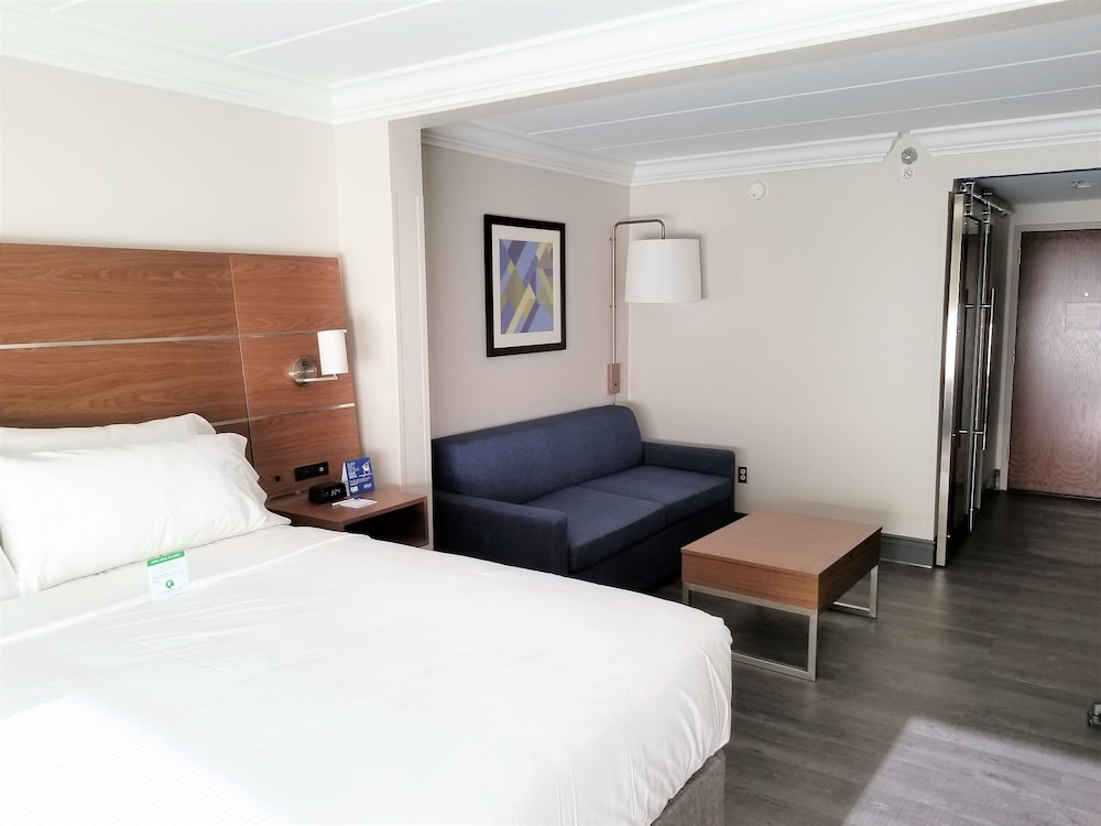 Standard Room, 1 King Bed, Accessible (Communication Accessible) - Photo 1