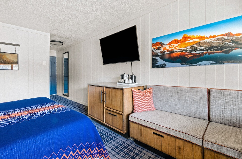 Deluxe Room, 1 King Bed - Photo 2