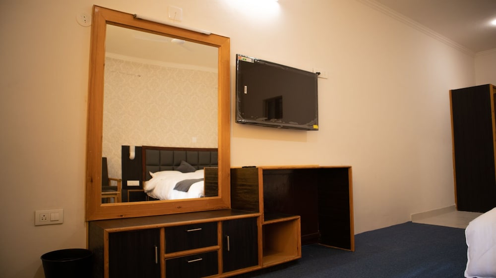 City Suite, 1 King Bed, Non Smoking, City View - Photo 13