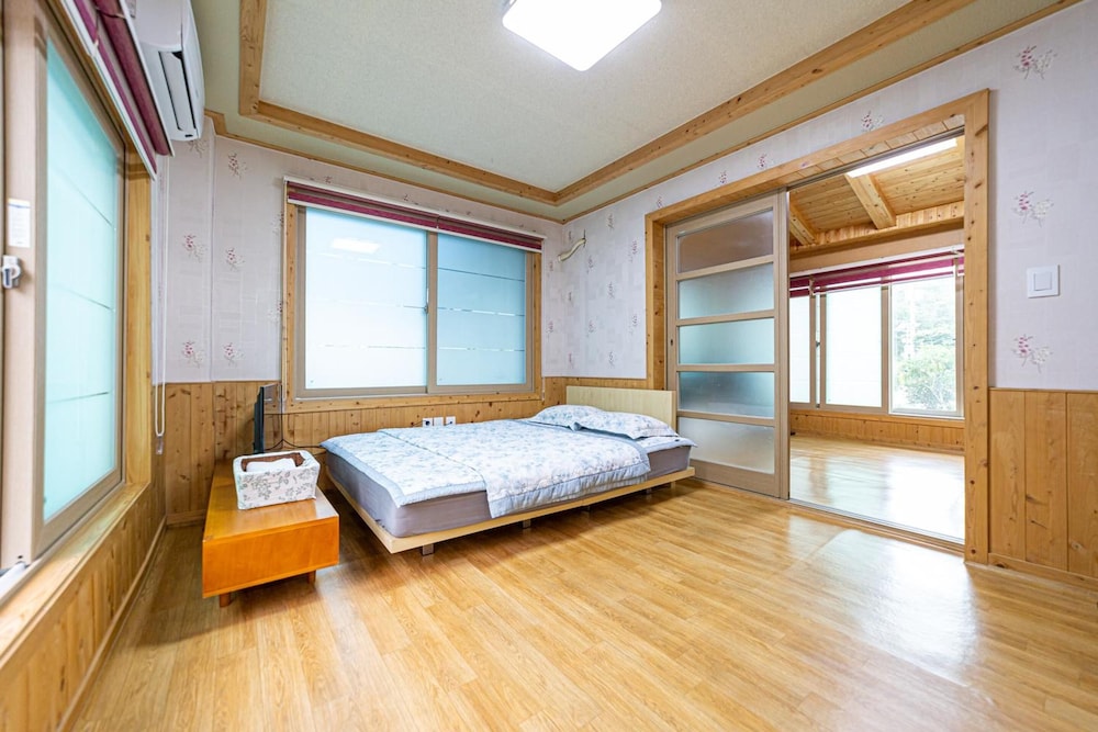 Basic Room, 1 Bedroom (Rosemary) - Photo 5