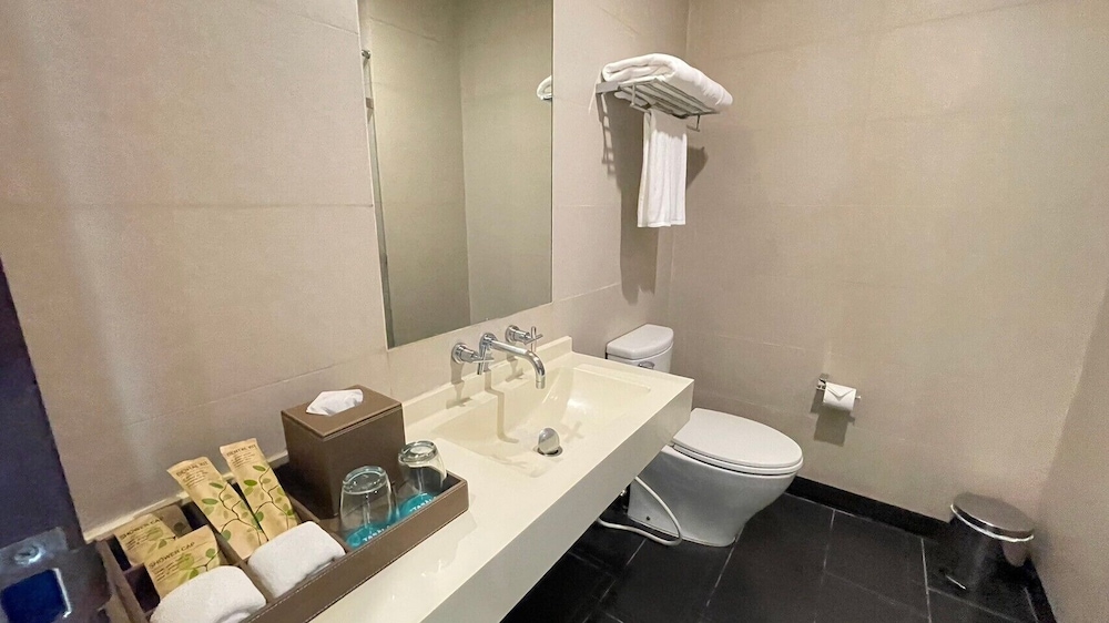Premier Quadruple Room, Balcony, Park View photo 3