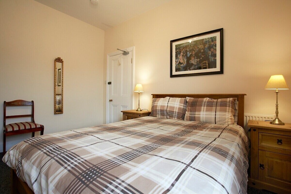 Double Room, Shared Bathroom (2)