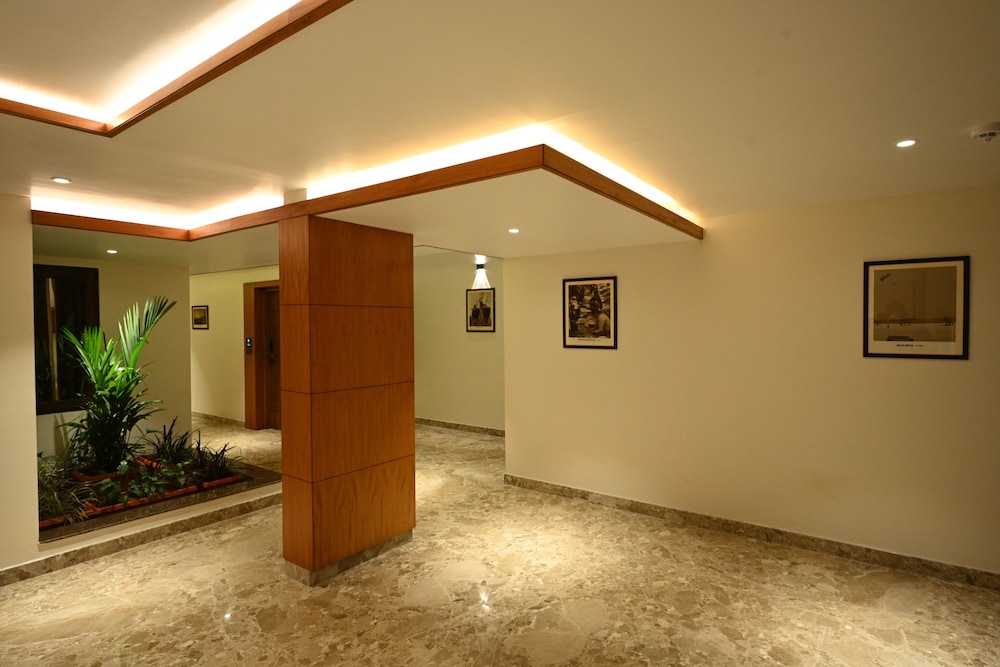Suite Room - Photo 16