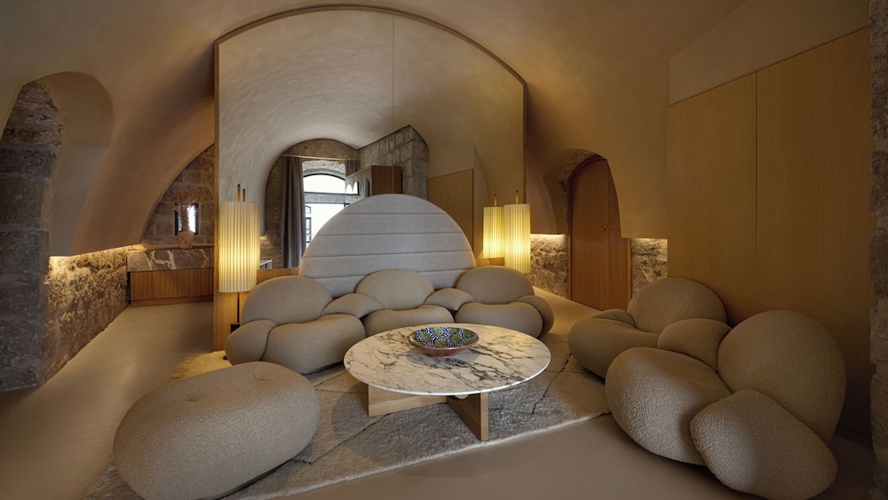 Suite (Sky, Fortress View) photo 3