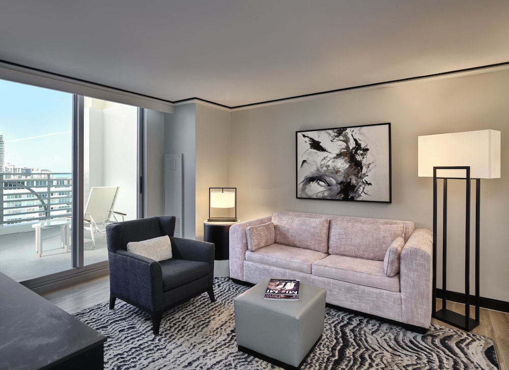 Suite, 1 King Bed, Balcony