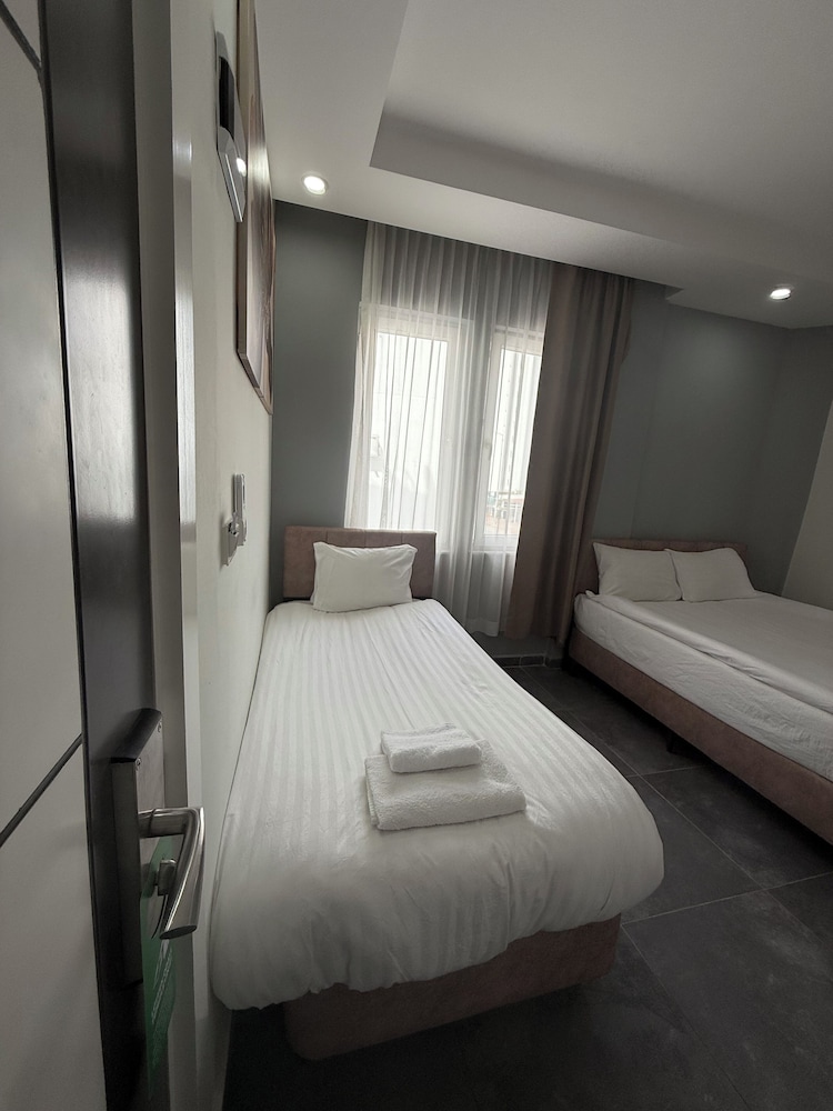Standard Triple Room (without balcony) - Photo 9
