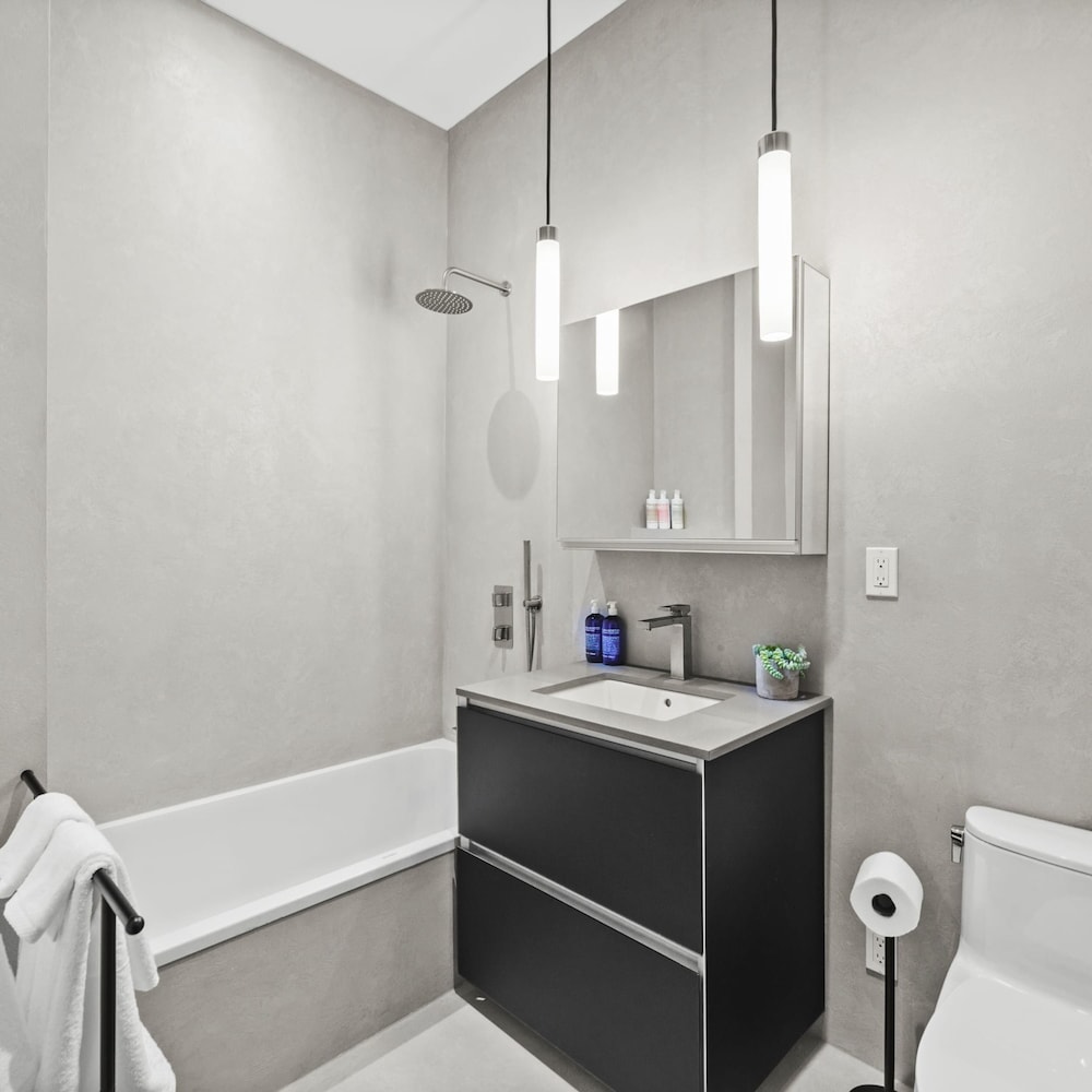Riverbank I by Rove Travel 1BR UWS Townhome, Foto 26