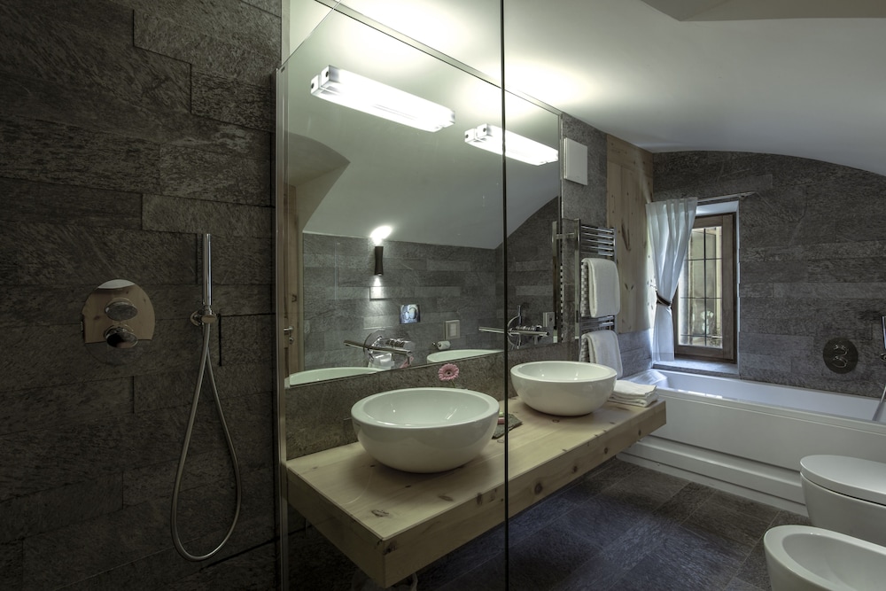 Superior Double Room (Colani Medium) photo 3