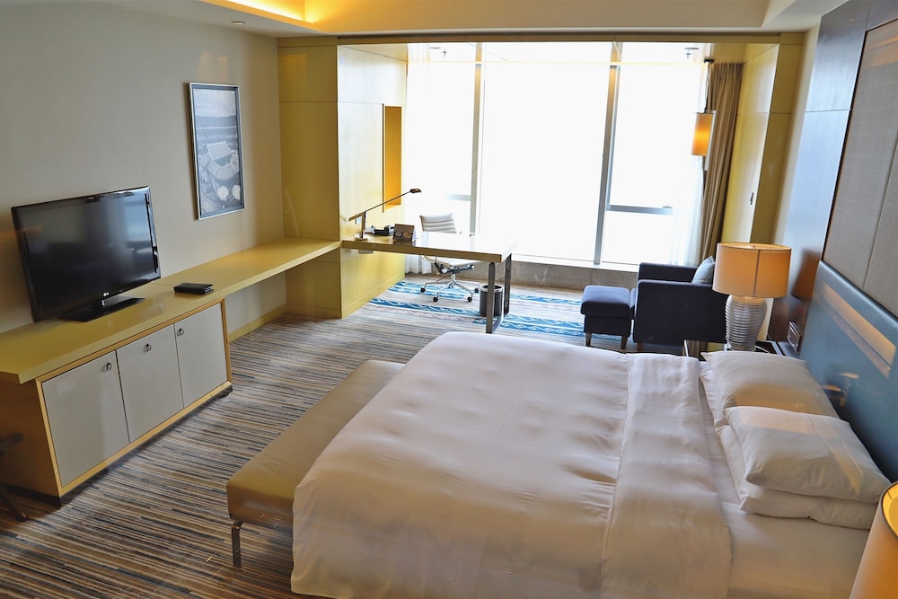 Deluxe Room, 1 King Bed, Non Smoking, River View photo 2