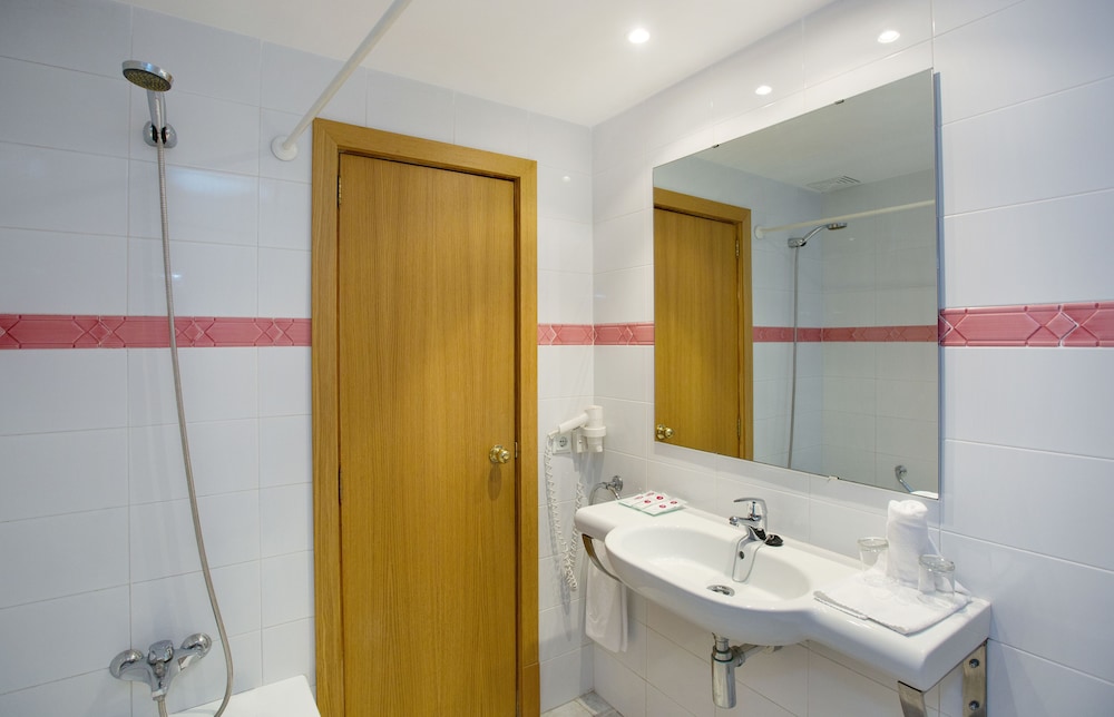 Double Room, Balcony, Partial Sea View - Photo 13