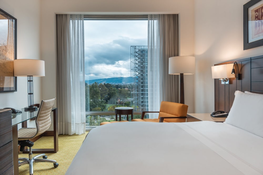Executive Studio Suite, 1 King Bed - Photo 10