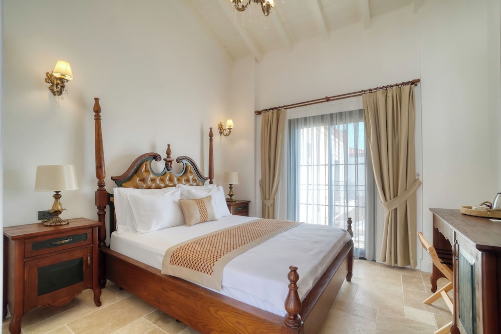Deluxe Double Room, 1 Queen Bed, Pool View