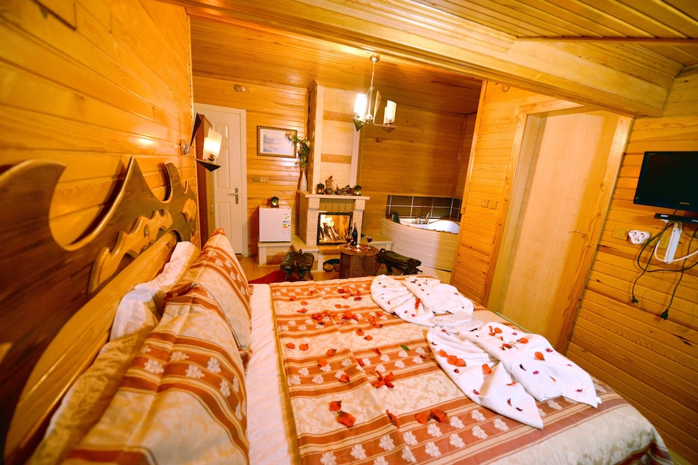 Deluxe Double Room, Fireplace (Jacuzzi) photo 1