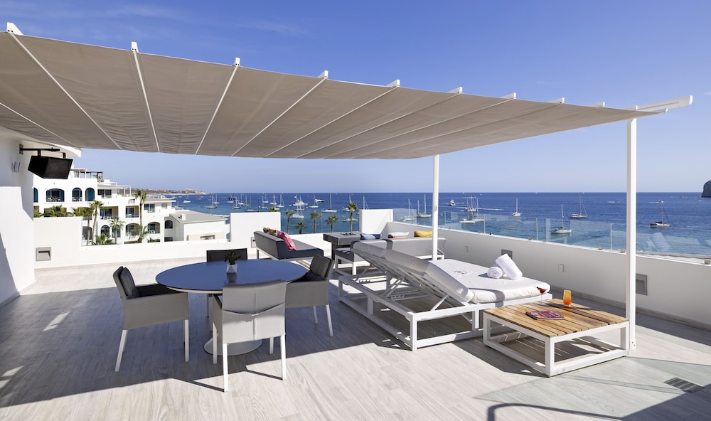 Beyond Me+ Suite With Hot Tub And Terrace