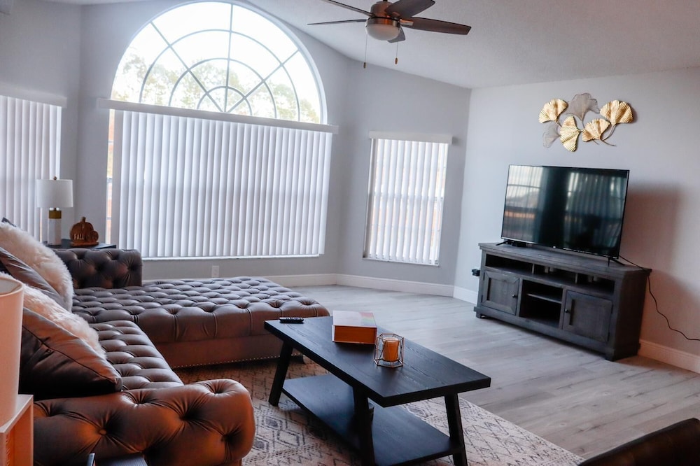 Premier Apartment, 3 Bedrooms, Kitchen, Garden View