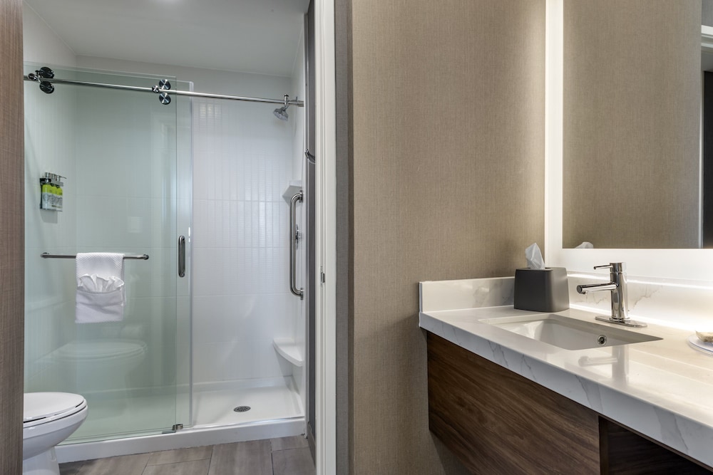 Studio Suite, 1 King Bed, Accessible, Kitchen (Communications) - Photo 2