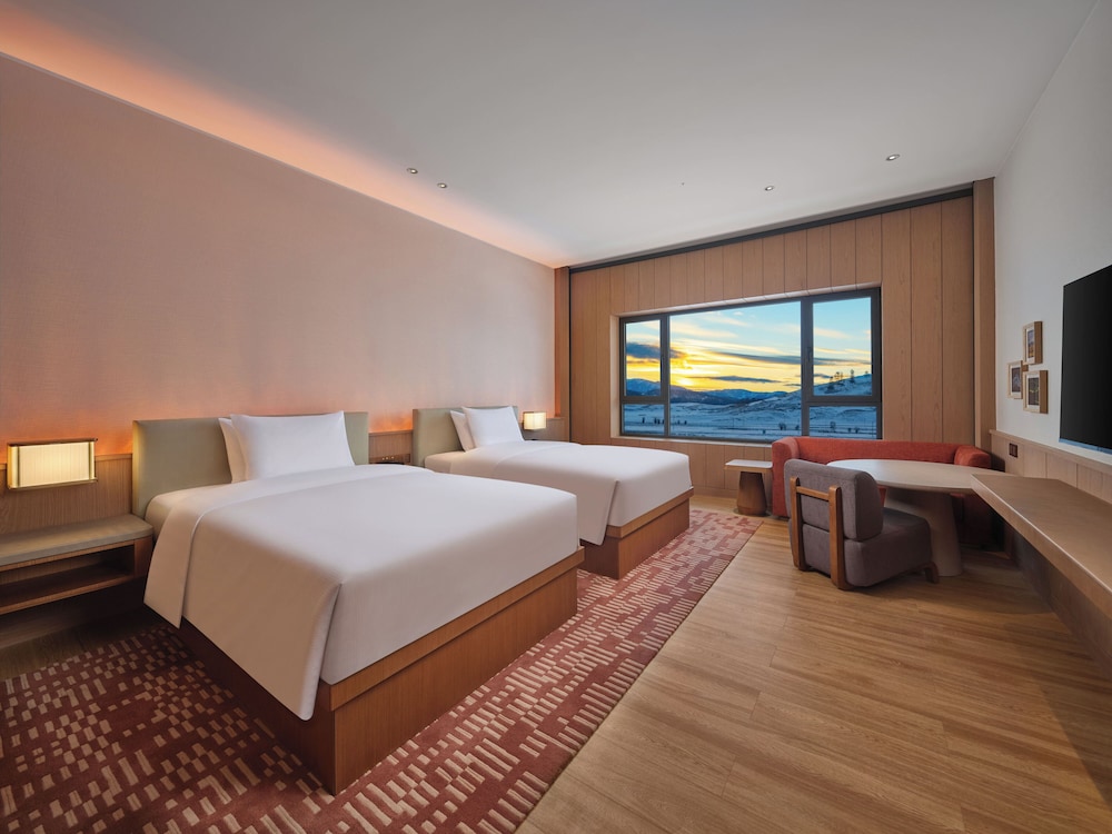 Basic Room, 2 Double Beds, Mountain View