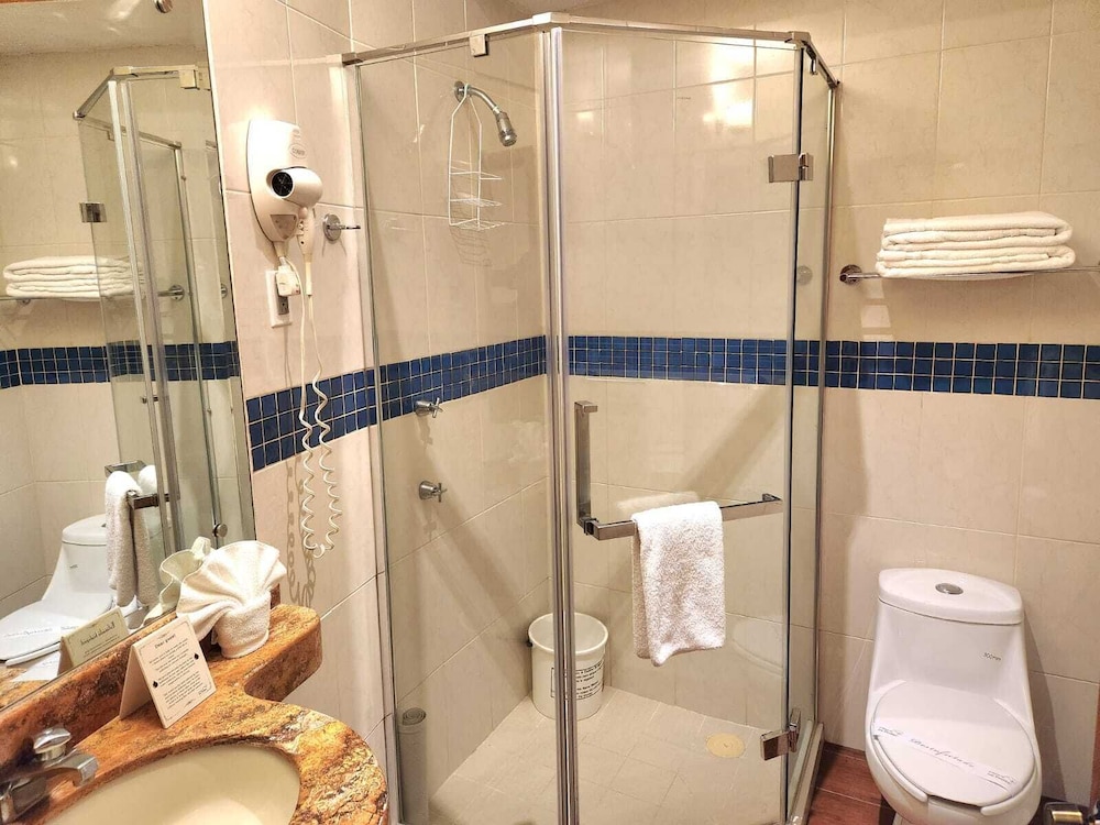 Suite - Photo 5