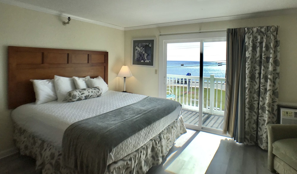3rd Floor, Front Ocean View, 1 King Bed, Butlers Pantry, Private Deck photo 1