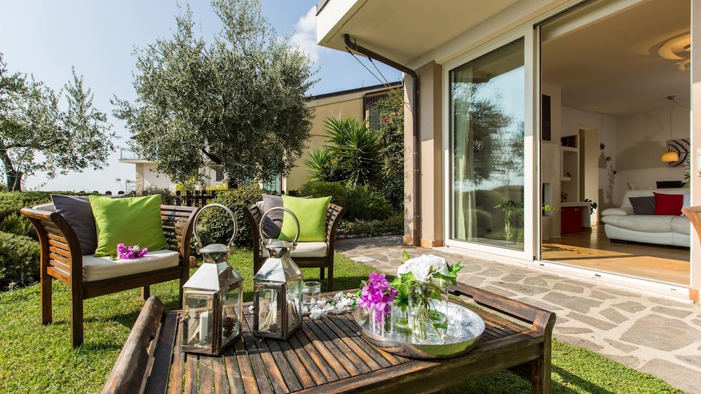 Villa photo 2