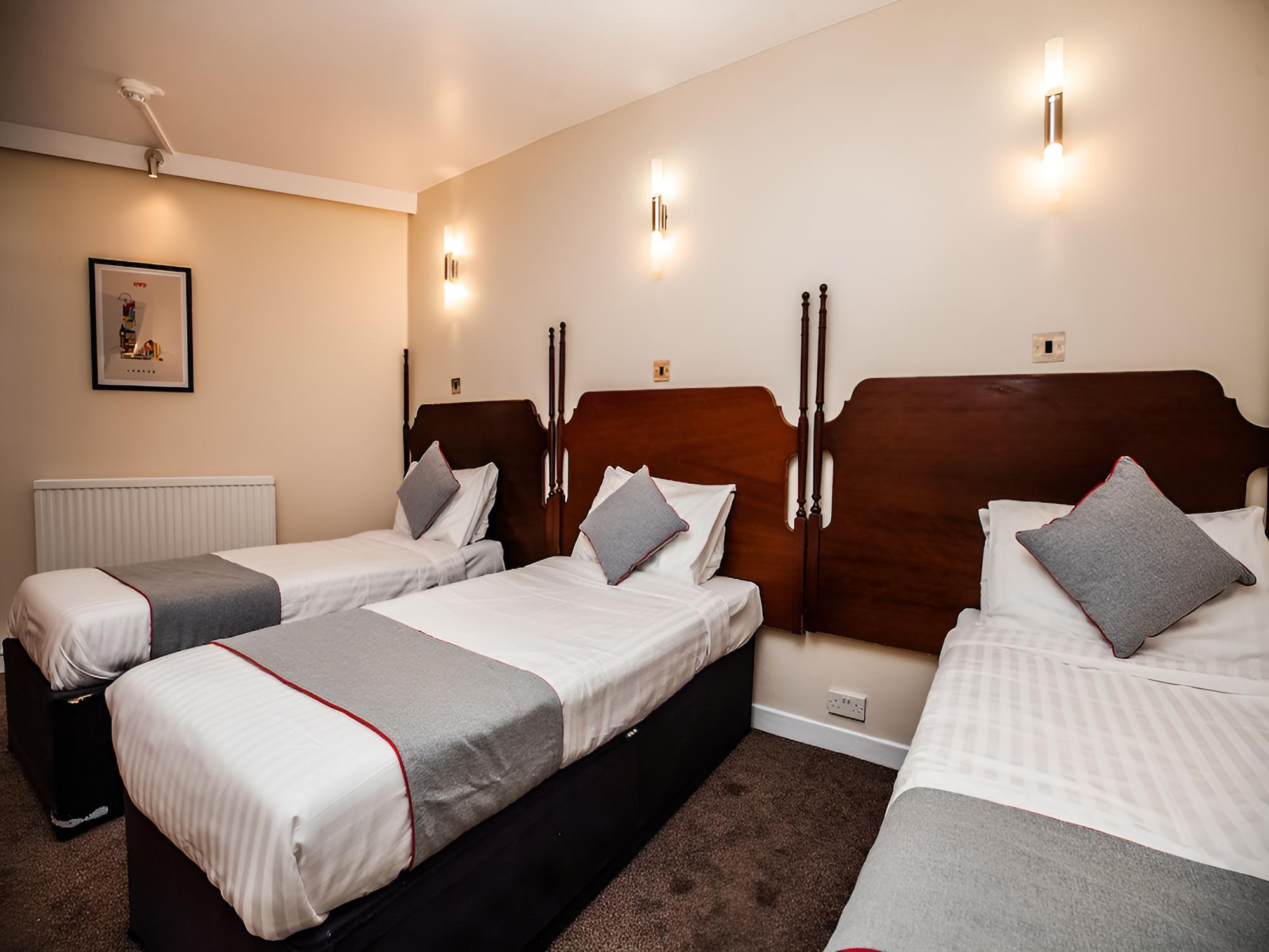 Deluxe Triple Room photo 2