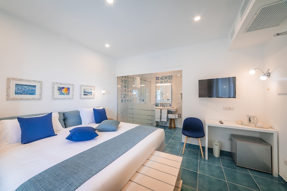 Deluxe Double or Twin Room, 1 King Bed