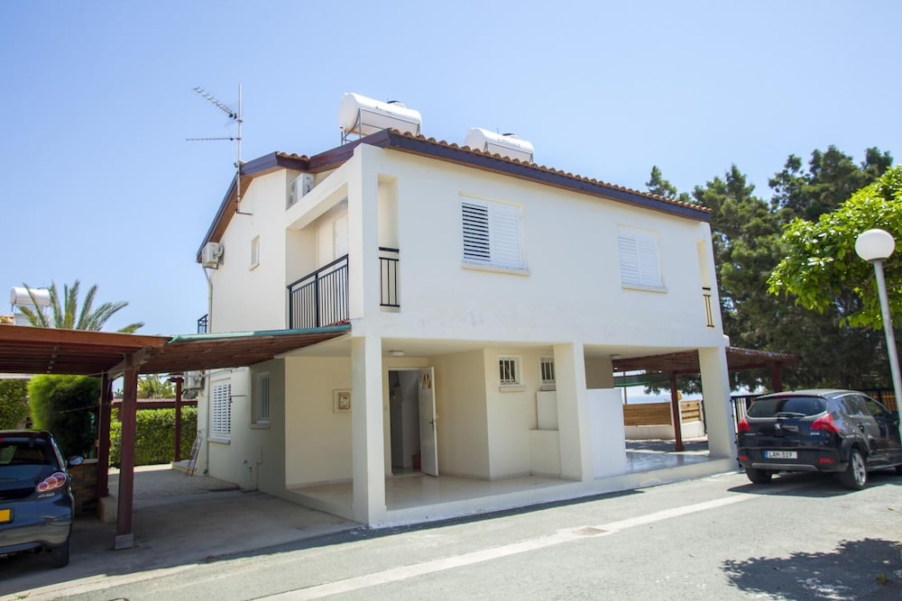 Villa photo 3