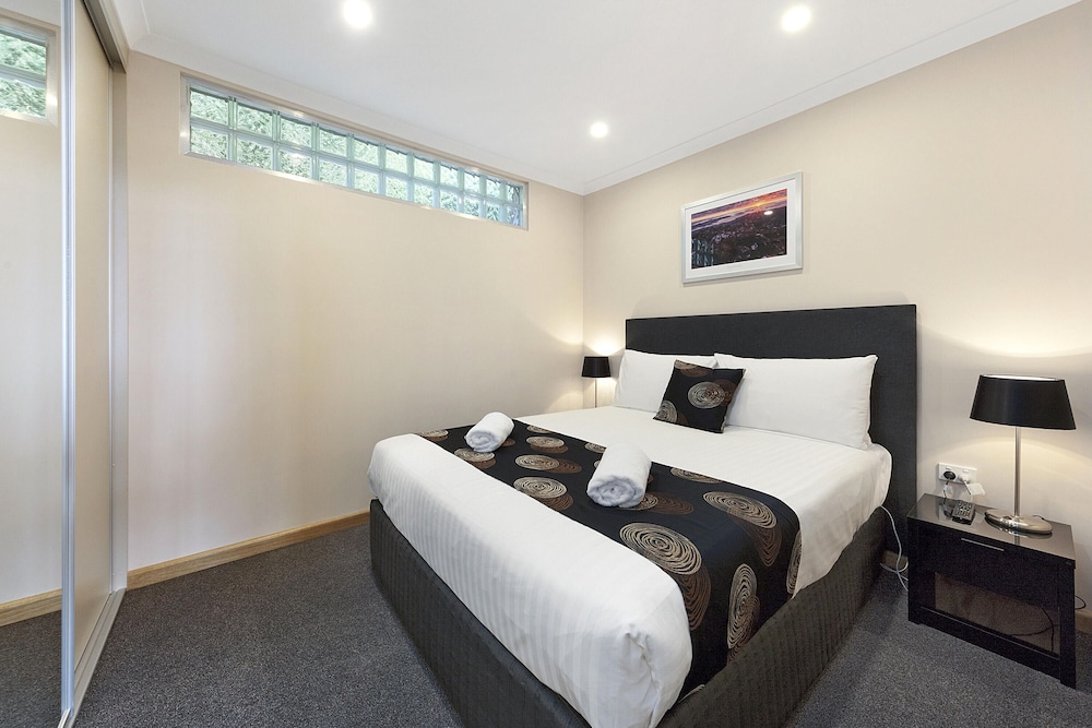 One Bedroom Apartment with Kitchen and Laundry