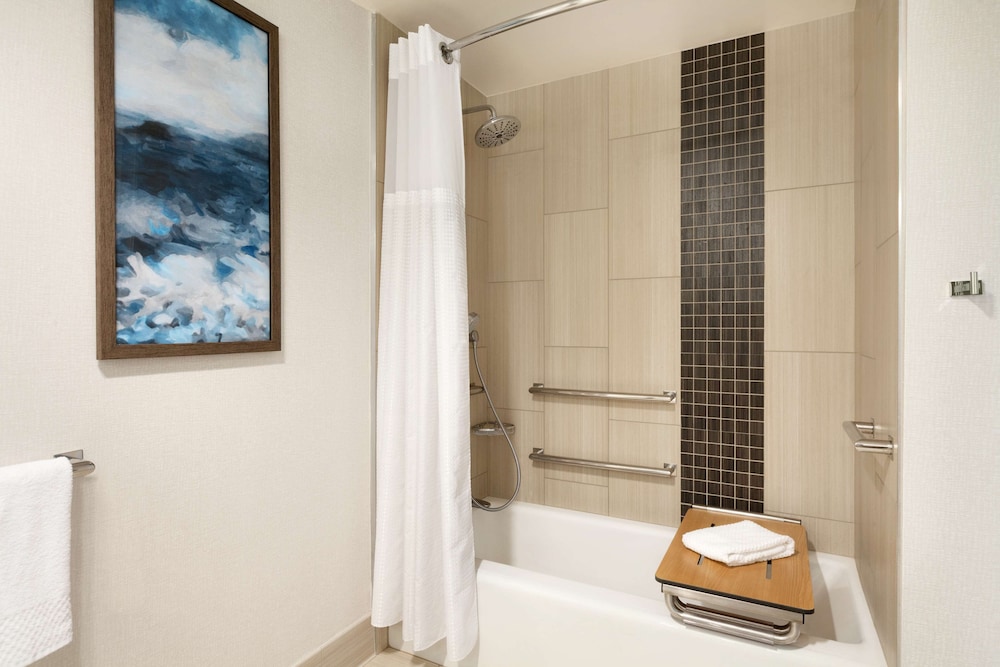 Suite, 2 Double Beds, Accessible, Bathtub - Photo 6