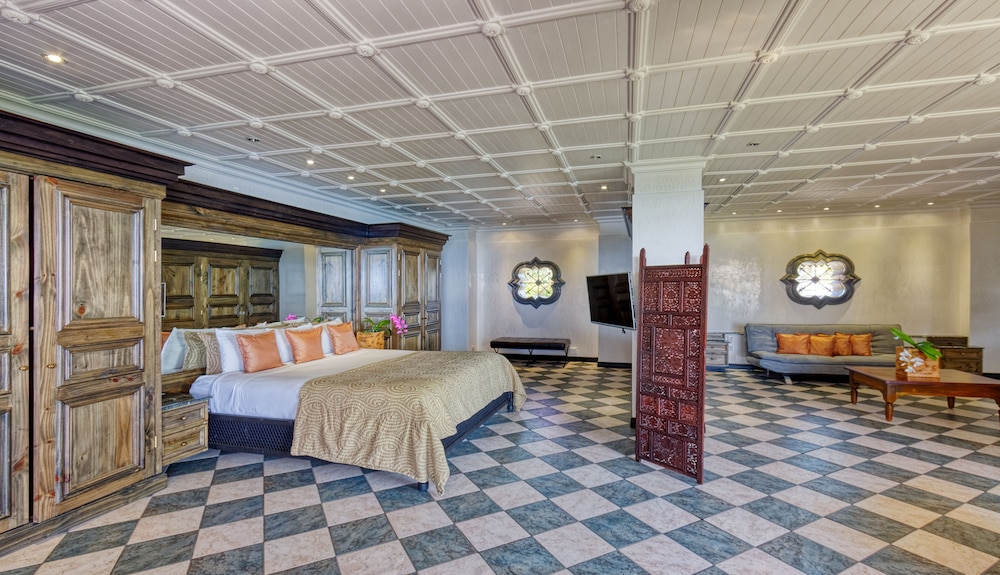 El Barco Suite - Photo 5