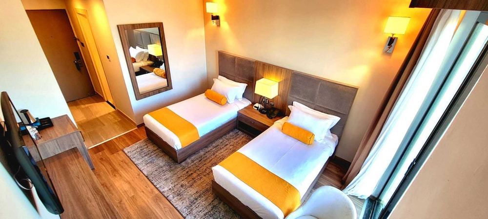 Twin Room - Photo 6