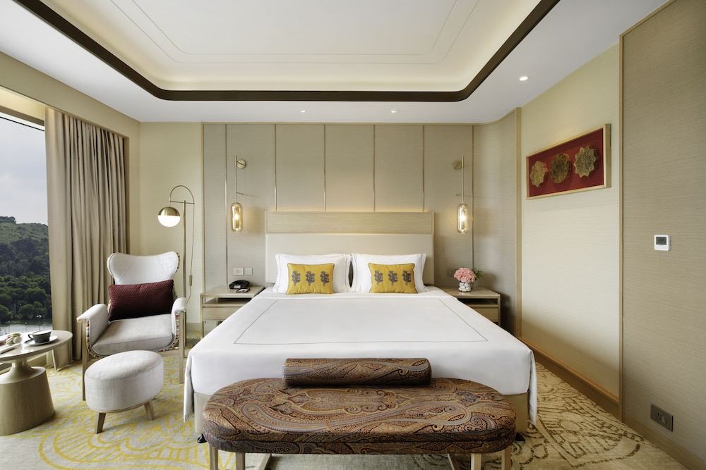 Luxury Room, 1 King Bed - Photo 6
